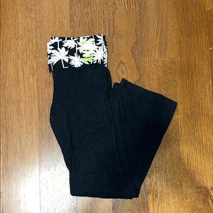 PINK Victoria's Secret Black Leggings with White and Yellow Leaf Print Waistband